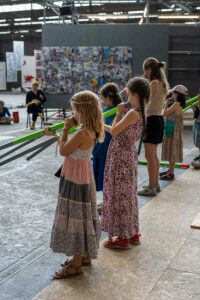 finissage-zne-berlin-2023-klang-hanna-eimermacher-und-kinder-foto-marie-eberhardt-1