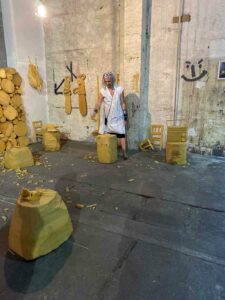 finissage-zne-berlin-2023-nachtfuehrung-adrienne-goehler-foto-ina-neubert-2